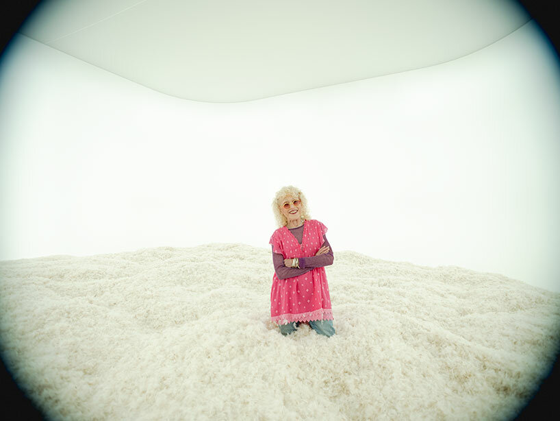 La artista feminista Judy Chicago comparte “su historia” en la primera retrospectiva europea en LUMA Arles