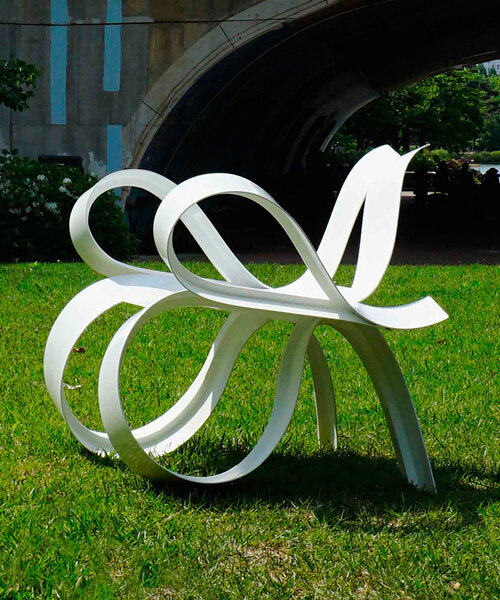 heart-shaped chair by woocheol shi hugs human body