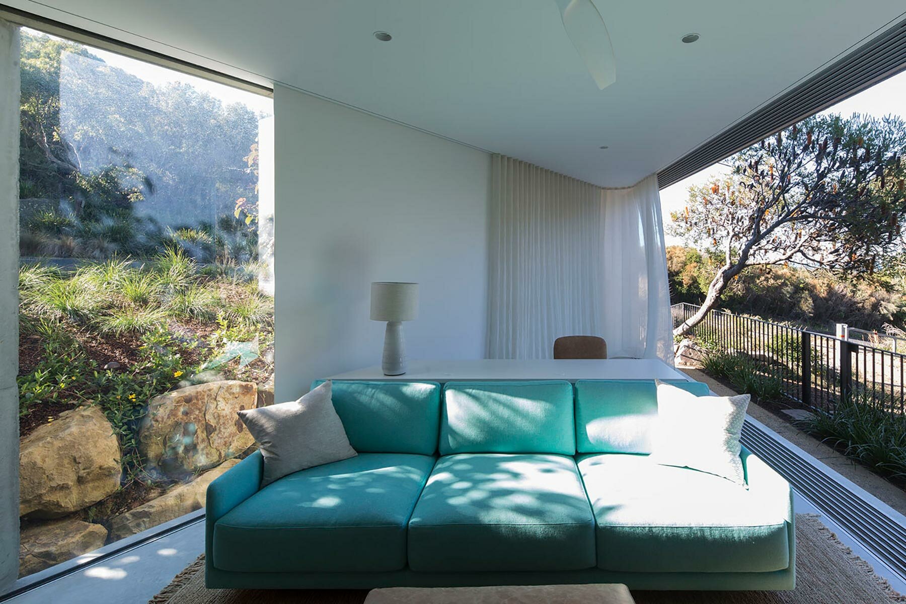 house-acute-mck-architects-australia-designboom-06a