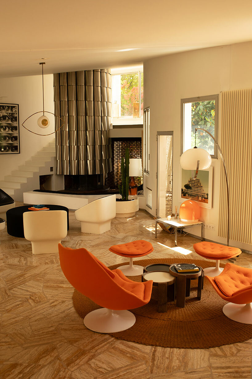 Adéntrate en la fluida arquitectura de la icónica villa Benkemoun de los años 70 en Arles, Francia