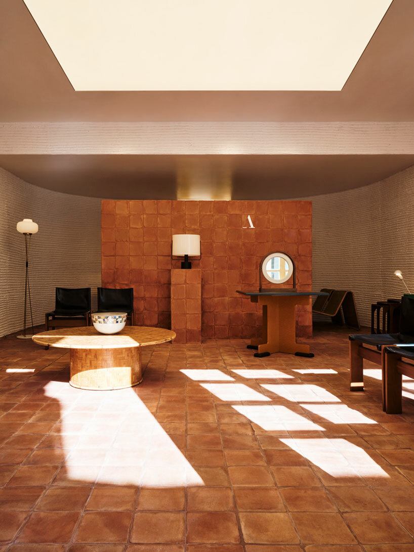 La galería Maison Bardot en la isla griega de Antiparos combina la arquitectura cicládica con el diseño medieval