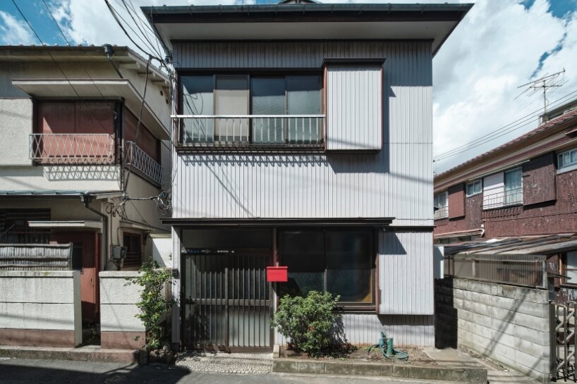 ROOVICE infuses blue accents in 60-year-old tokyo home makeover