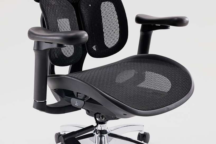 La sedia da ufficio ergonomica SIHOO doro S100 offre un doppio comfort grazie al doppio supporto lombare