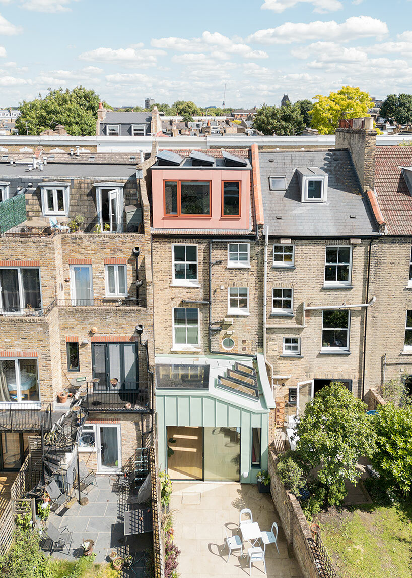 rumah tradisional London mendapat perubahan ramah lingkungan dengan tata surya dari Forrester Architects