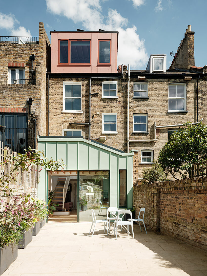 rumah tradisional London mendapat perubahan ramah lingkungan dengan tata surya dari Forrester Architects