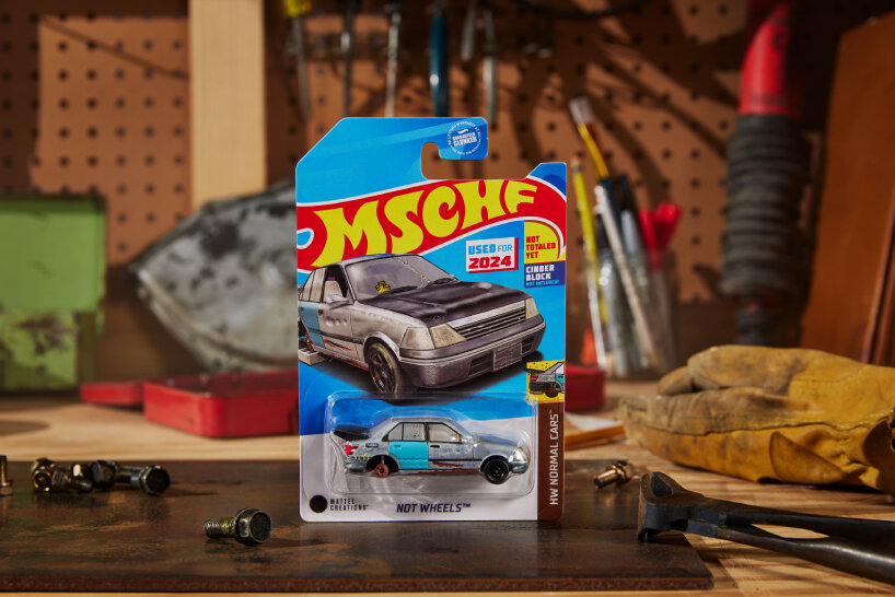 the collectible is a die-cast vehicle with three different wheels