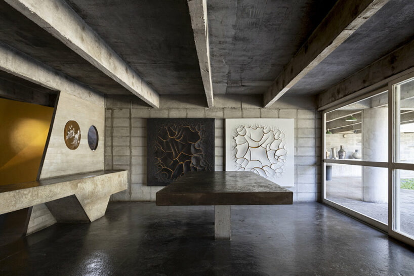 ABERTO show unfolds inside two brutalist residences in são paulo