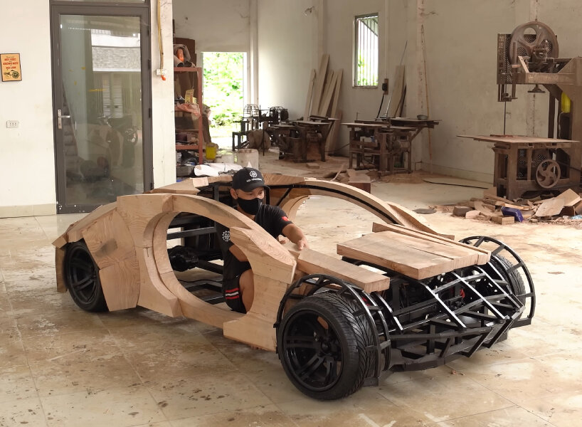 Construction of the concept car from wood and a steel-like frame