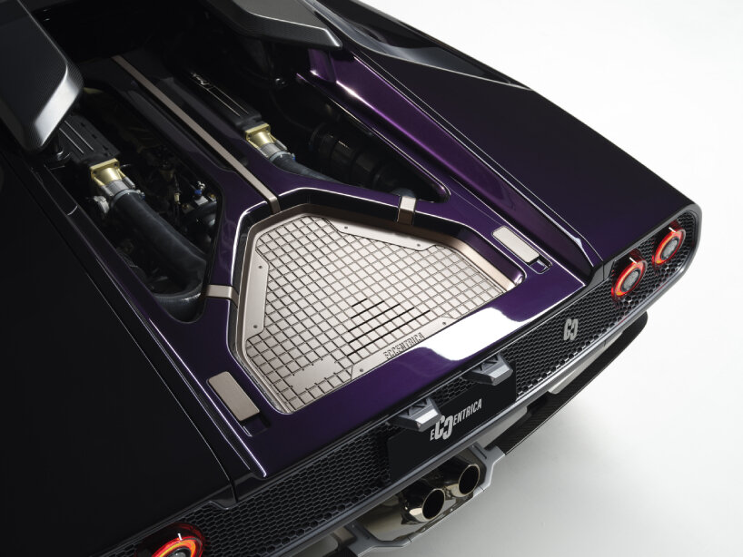 El motor del coche está asociado a una nueva caja de cambios personalizada de seis velocidades.