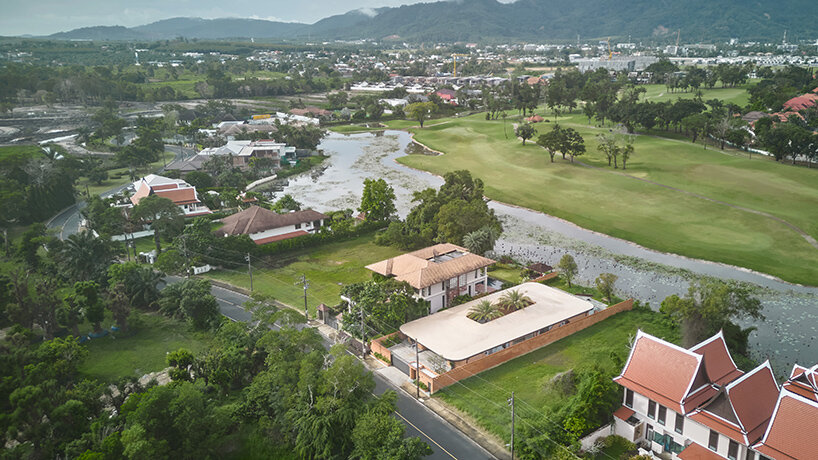 masuk ke proyek batu bata