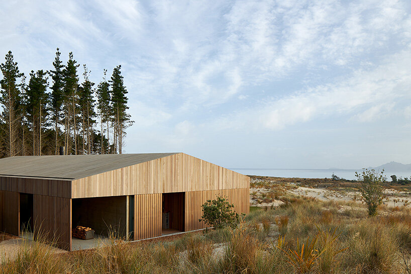 fearon hay's 'te arai' house frames dunes through timber shutters