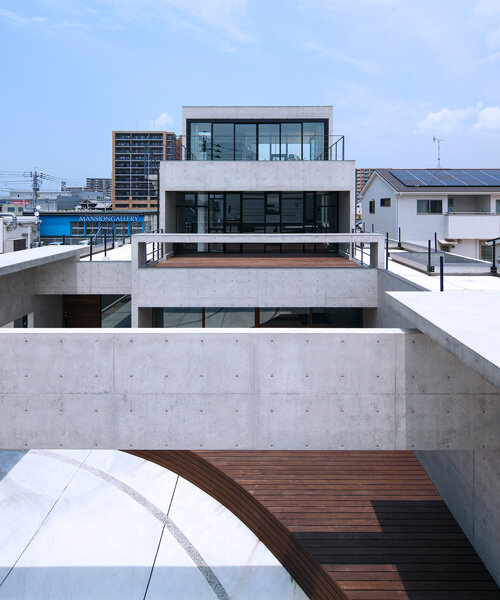 concrete eaves and hanging walls encircle house in fukutsu city, japan