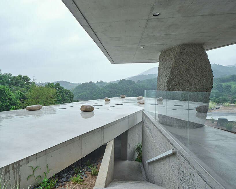 dinding beton arsitektur tanpa nama