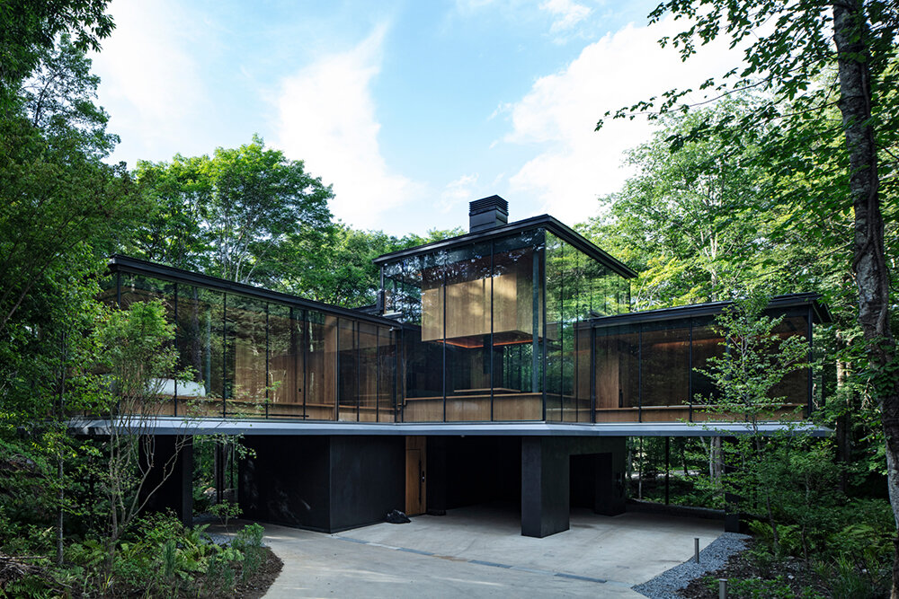 KEIN HOTEL KITAKARUIZAWA IRORI combines wood and glass in the middle of a Japanese forest