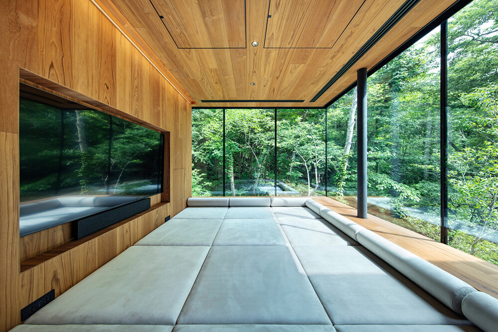 KEIN HOTEL KITAKARUIZAWA IRORI combines wood and glass in the middle of a Japanese forest