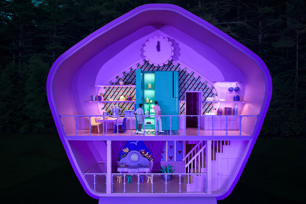 Airbnb Welcomes Life-sized Polly's Pocket Compact Home In Massachusetts