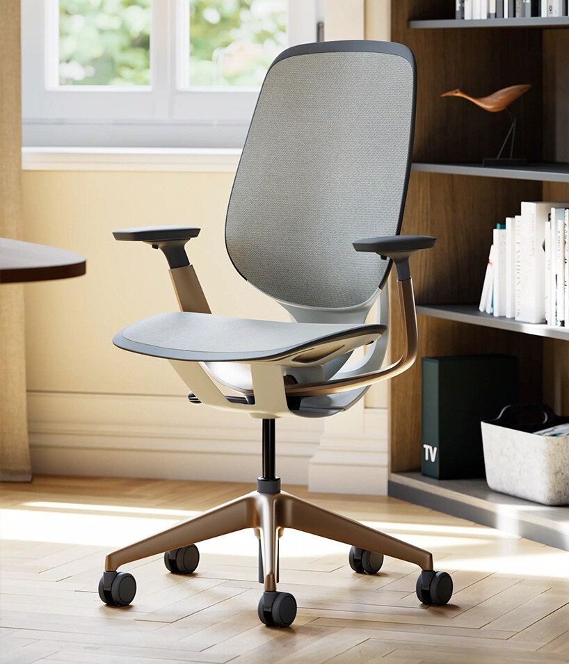 La silla Karman de Steelcase ofrece opciones de color ilimitadas con telas y acabados personalizables