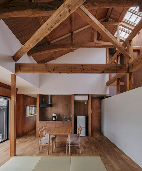 tsutsumi and associates reveals 1979 irimoya-style house's timber framework