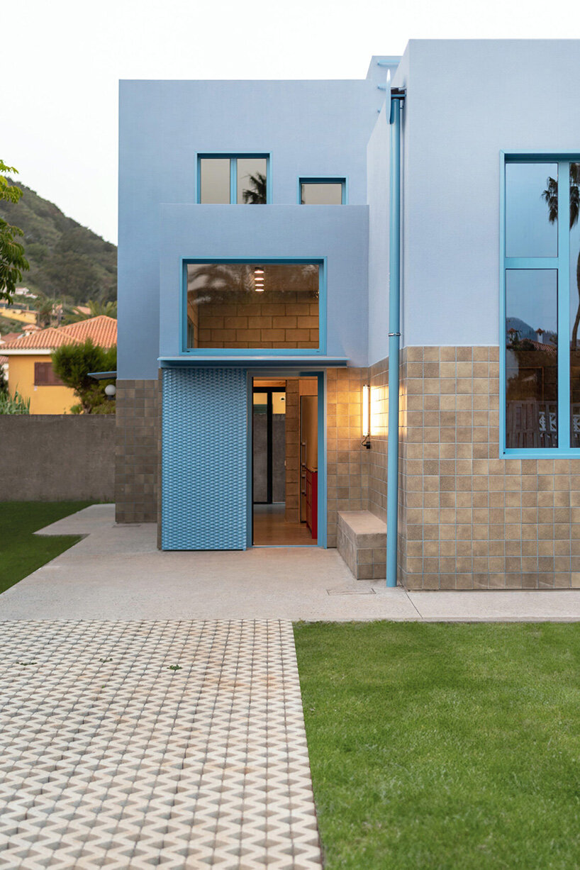 FIVE OH FIVE's vibrant blue brutalist house blends with the sky above tenerife
