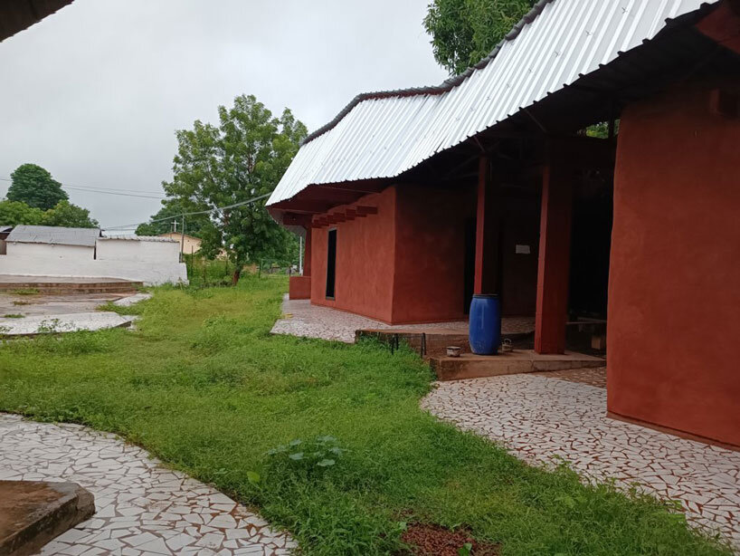 Balouo Salo utilise des sacs remplis de terre pour un centre culturel polyvalent et un musée au Sénégal