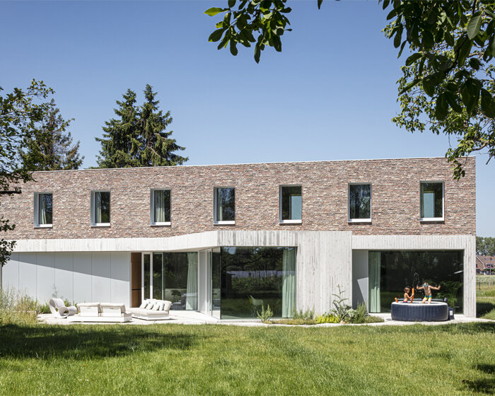 OYO architects converts and expands ruined barn into DeDe house in belgium