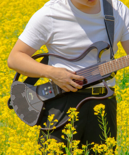 MOGABI V3 electric guitar has a foldable, built-in speaker and mic for on-the-go recording