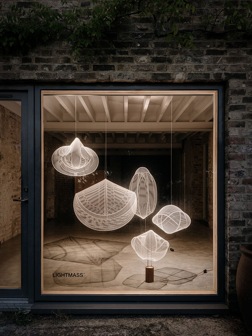 raw edges introduces eco-conscious sculptural mesh lighting series at london design festival