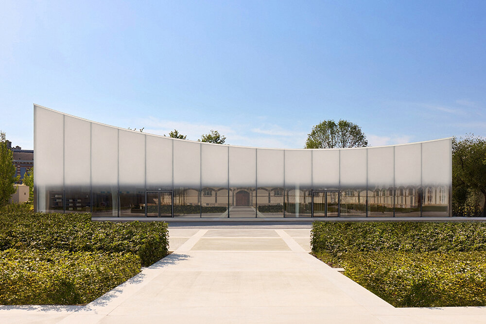 L'adresse historique de la maison ruinart accueille l'éco-pavillon de sou fujimoto à reims, france