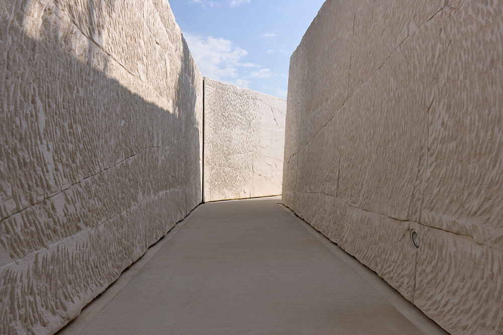 L'adresse historique de la maison ruinart accueille l'éco-pavillon de sou fujimoto à reims, france