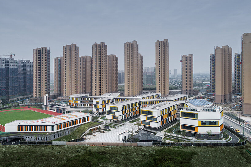 Fasad GLA Design yang terbuka dan penuh warna menghidupkan gedung-gedung sekolah di Hangzhou