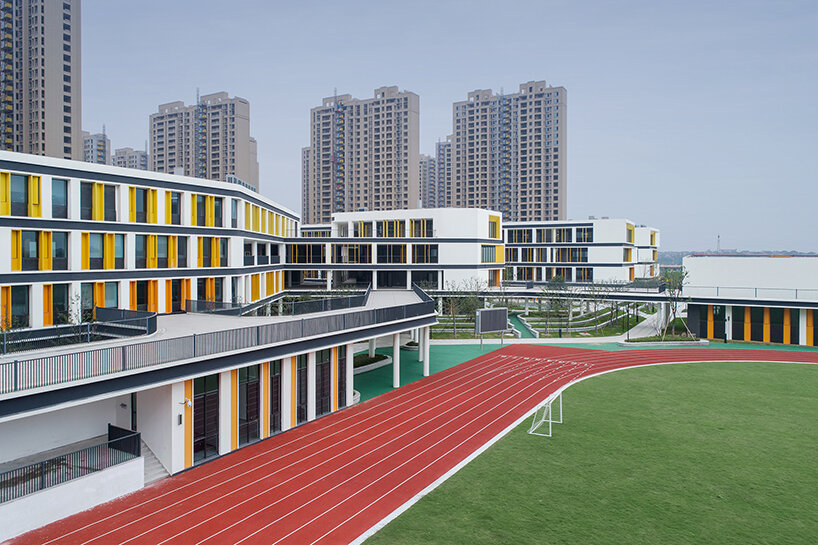 Fasad GLA Design yang terbuka dan penuh warna menghidupkan gedung-gedung sekolah di Hangzhou