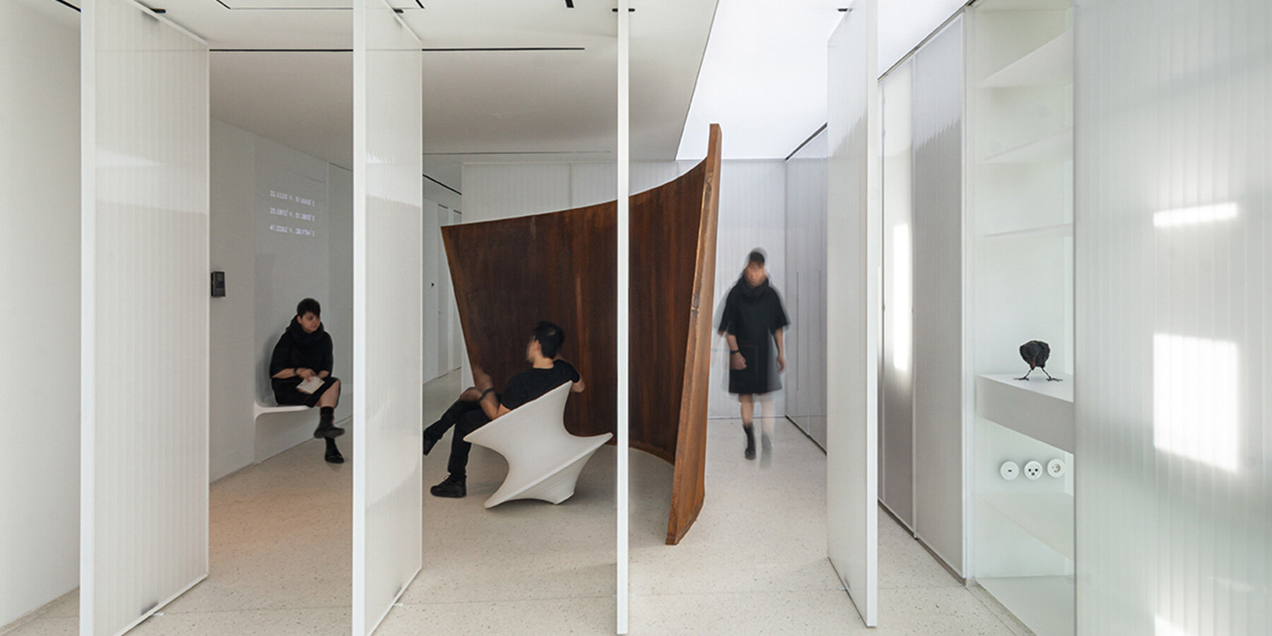 acrylic-sheets-transparency-four-dimensional-office-rooydaad-architects-istanbul-designboom-1800-01