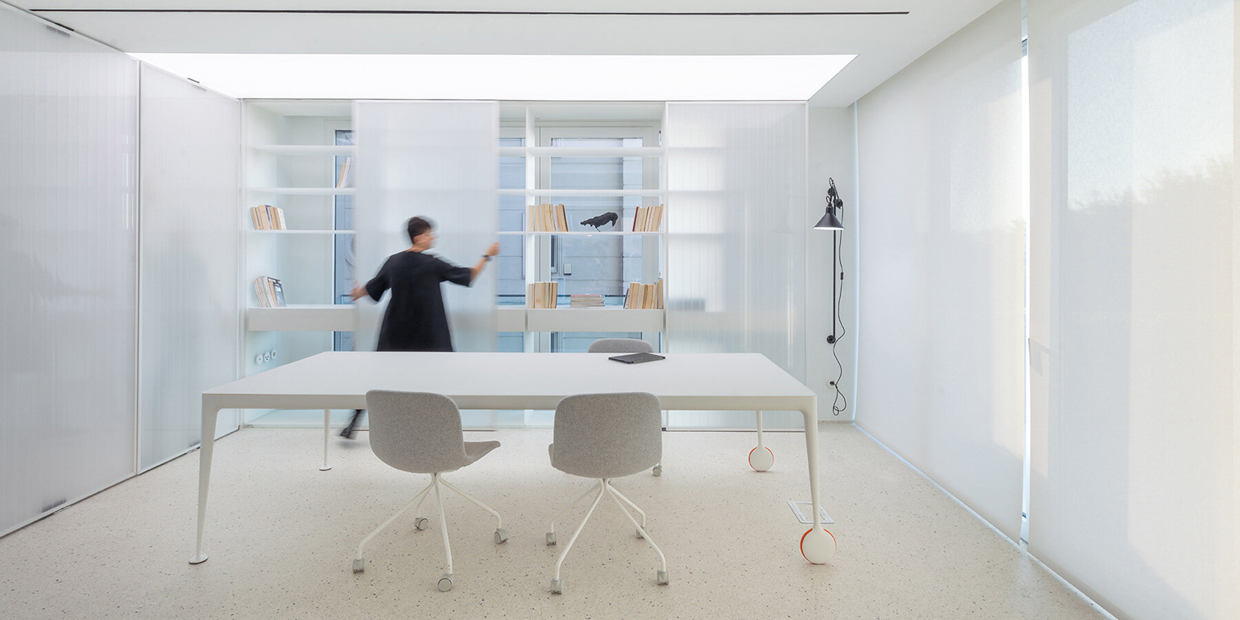acrylic-sheets-transparency-four-dimensional-office-rooydaad-architects-istanbul-designboom-1800-03