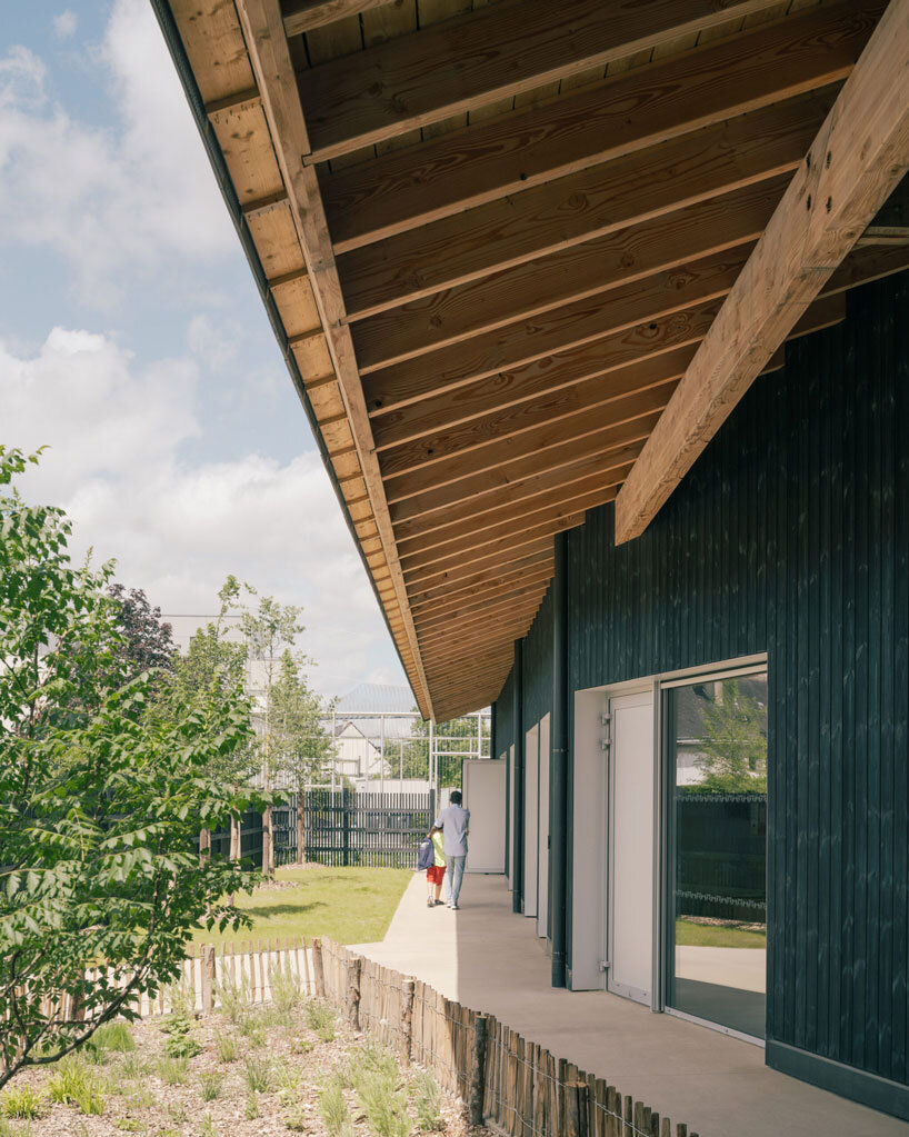 ALTA employs wood and straw for jean de la fontaine school's redesign in france