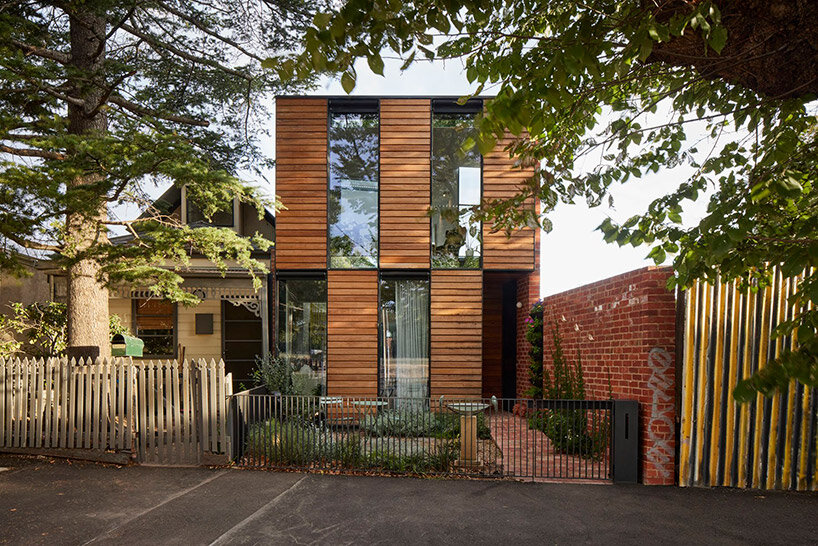 compact courtyard home 'parkside' built by austin maynard architects