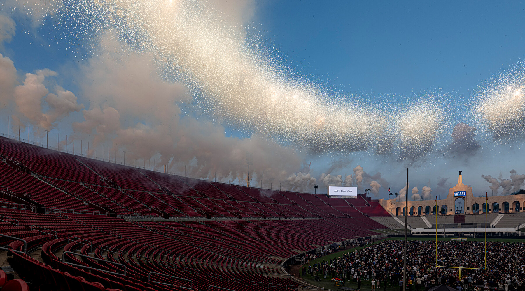 cai-guo-qiang-daytime-fireworks-LA-designboom-07-fullwdith