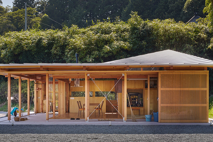 curved roof follows ridgeline of japanese mountains in weekend home by ota archistudio