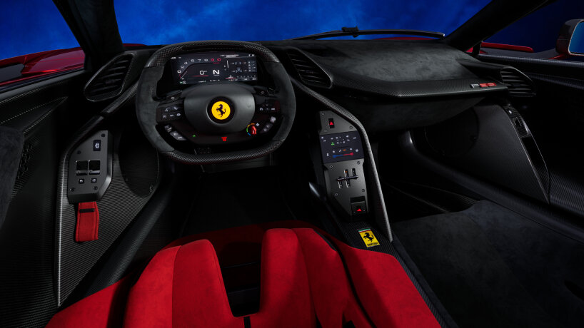 Ferrari also redesigns the steering wheel of the F80