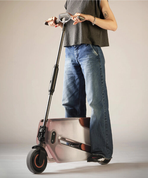 scooter-like vehicle ‘ant/formica’ folds into metallic briefcase so users can bring it anywhere