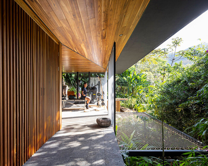 remote wellness space 'jungle gym' by VOID hides among costa rica's tropical nature