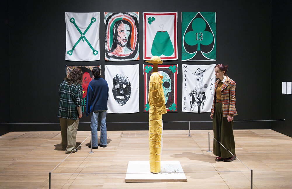 Hantu, ingatan, dan manusia super: Pameran besar Inggris pertama Mike Kelley hadir di Tate Modern