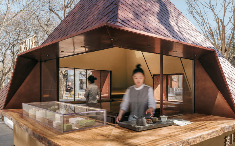 Una serie de pabellones reutilizables de Kooo Architects difunde la cultura del té en el centro de Beijing