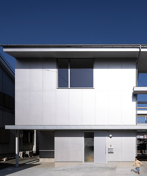 silver panels mirror japanese cityscape on goya schröder’s wooden-framed residence