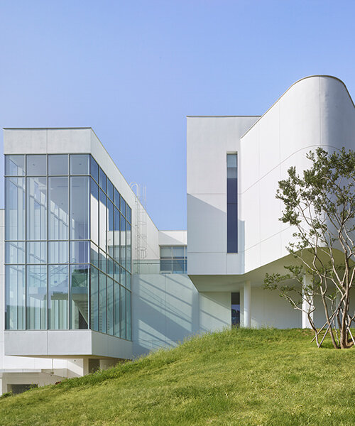 meier partners centers sorol art museum around serene courtyard in south korea