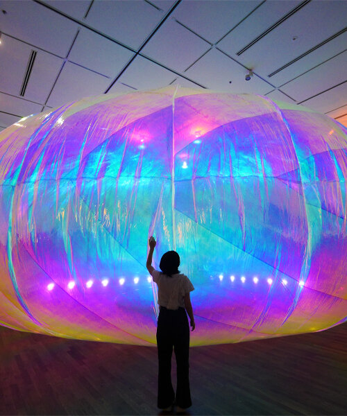 akihito okunaka's balloon-like sculpture conjures synesthesia at WHAT MUSEUM