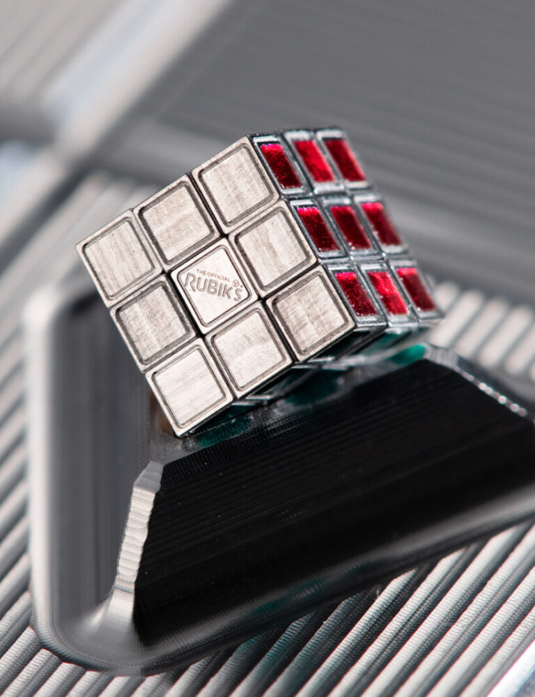 world’s smallest metal rubik’s cube is so tiny it may need tweezers to ...
