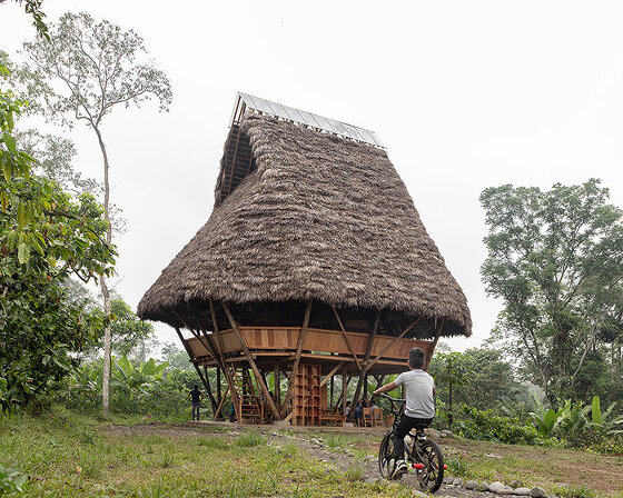 al borde employs ancestral techniques with yuyarina pacha library in ecuadorian amazon