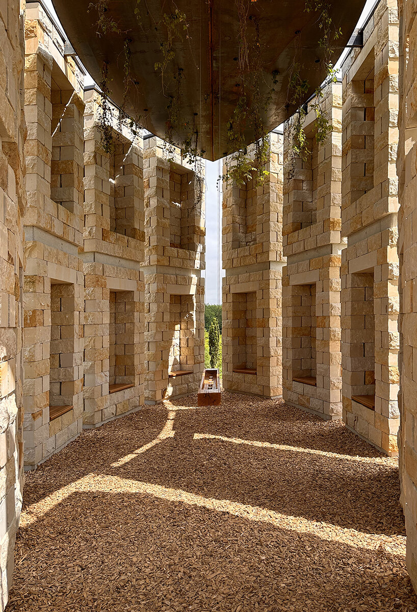 Christoph Hesse reimagina el campo con la exposición 'Rural Rebellion' en el Aedes de Berlín