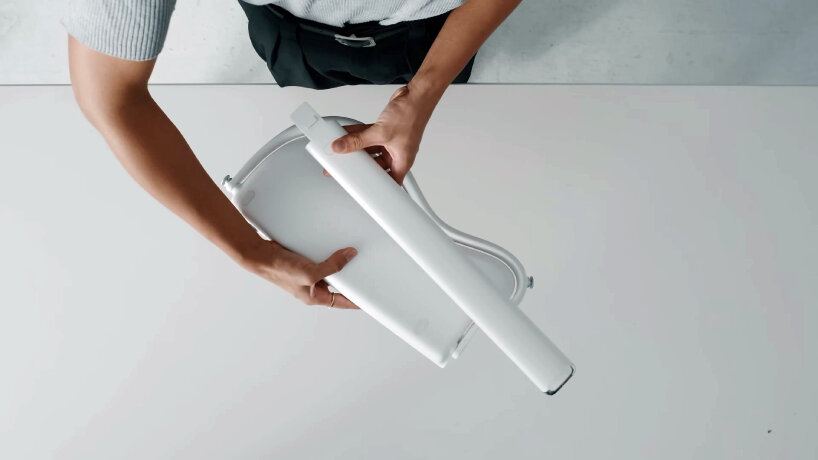 the sampelr guitar is detachable and foldable