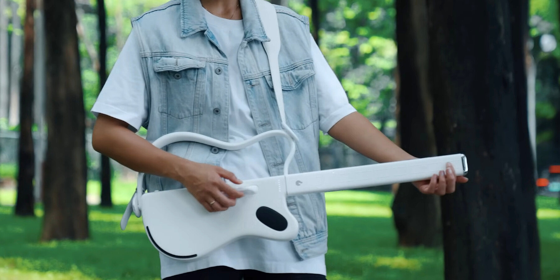 detachable-sampler-guitar-lava-genie-designboom-ban